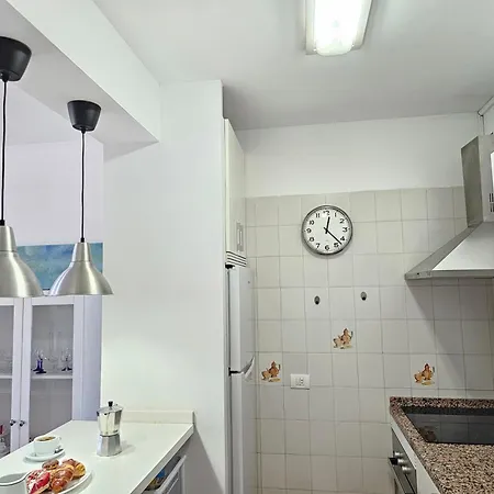 New Sensational Ocean Brise, Seafront Playa De Las Vistas, Cristianos Ii Apartment *
