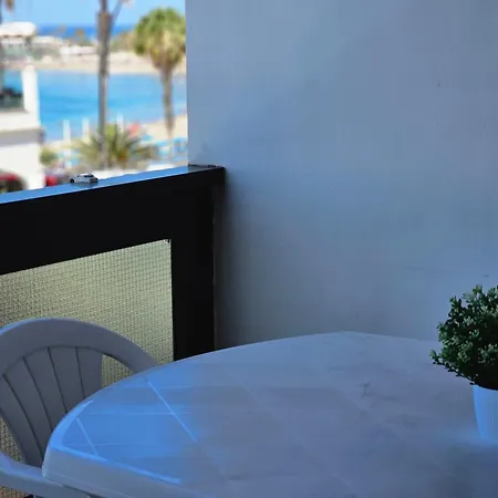 New Sensational Ocean Brise, Seafront Playa De Las Vistas, Cristianos Ii Apartment
